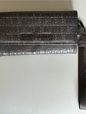 Steve Madden Men's Embossed Logo Black Wallet